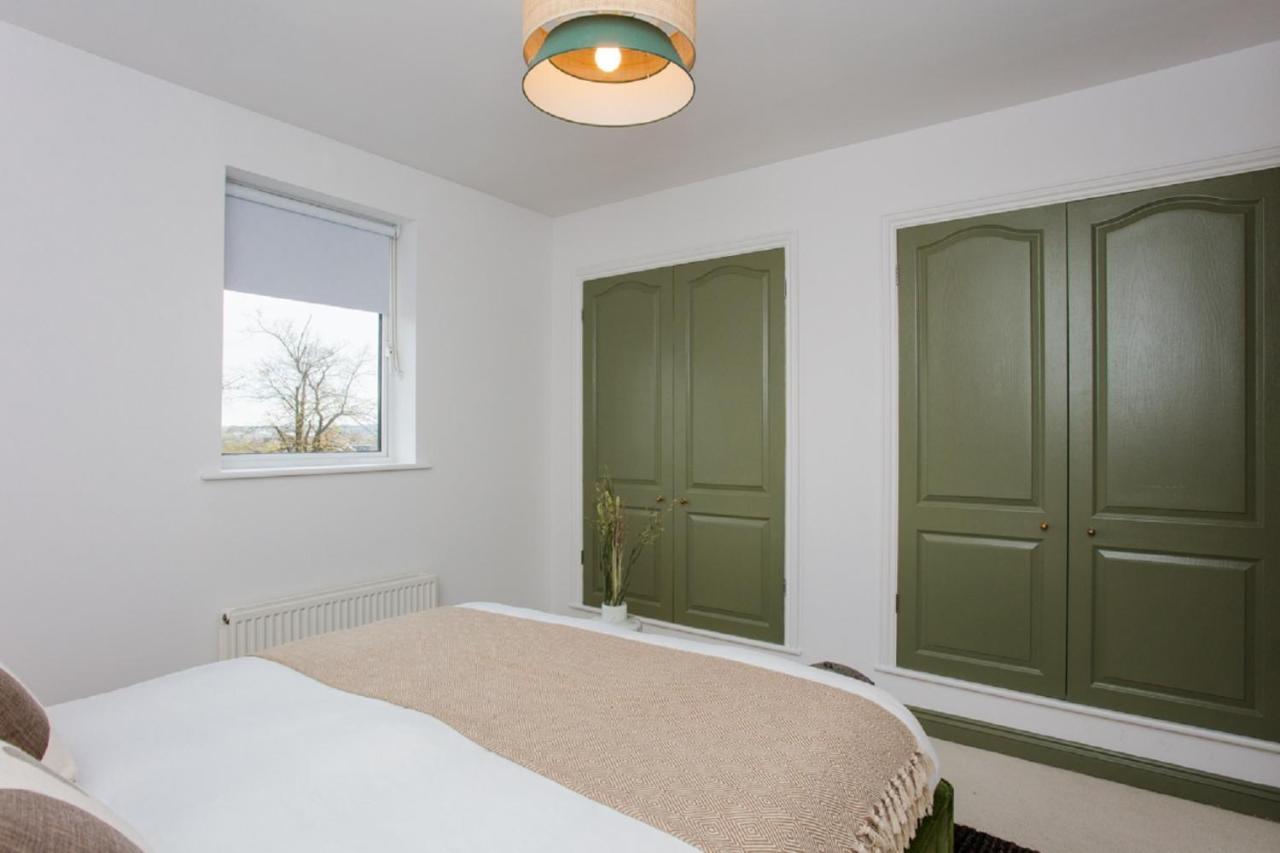 The Sparkford Gardens - Lovely 2bdr With Balcony Apartamento