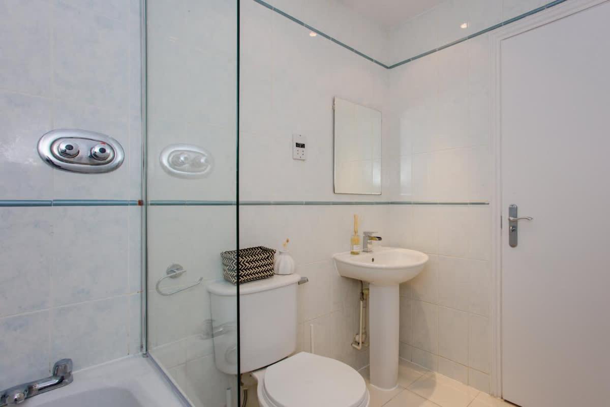 Apartamento The Sparkford Gardens - Lovely 2bdr With Balcony Londres