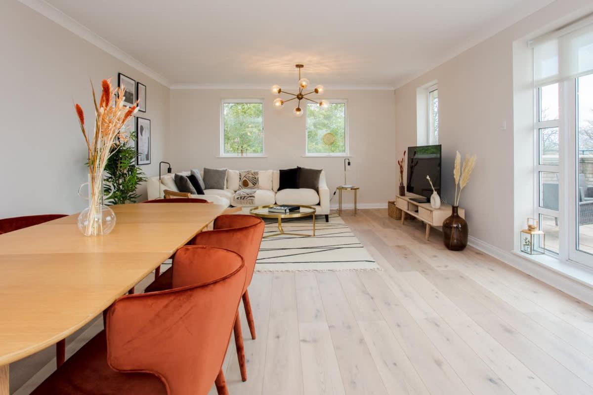 The Sparkford Gardens - Lovely 2bdr With Balcony *